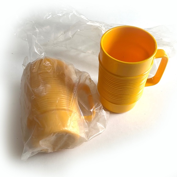 Vintage 1970s Rubbermaid Melamine Mugs in plastic, Yellow Cups Ribbed Stacking - Picture 1 of 3